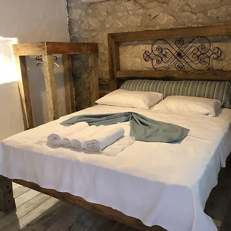 酒店 Livan Deluxe 3*