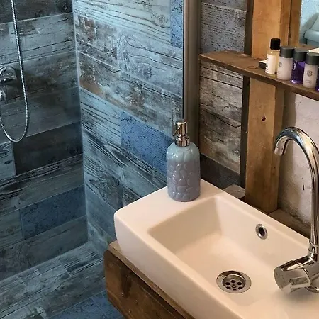 Livan Deluxe ألاتشاتي