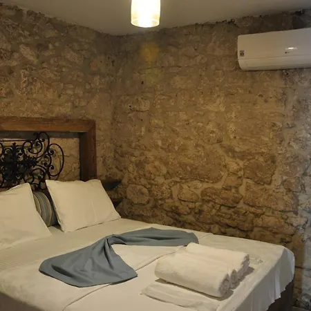 Livan Deluxe فندق ألاتشاتي