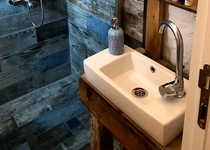 Отель Livan Deluxe