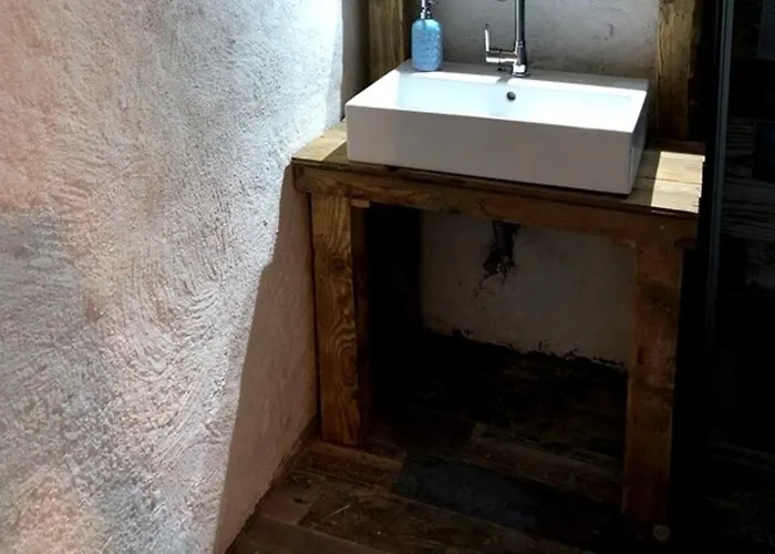 Отель Livan Deluxe