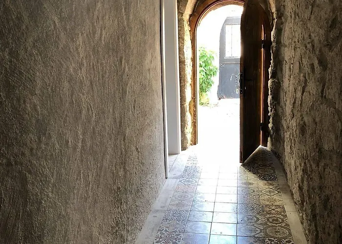 Livan Deluxe Отель