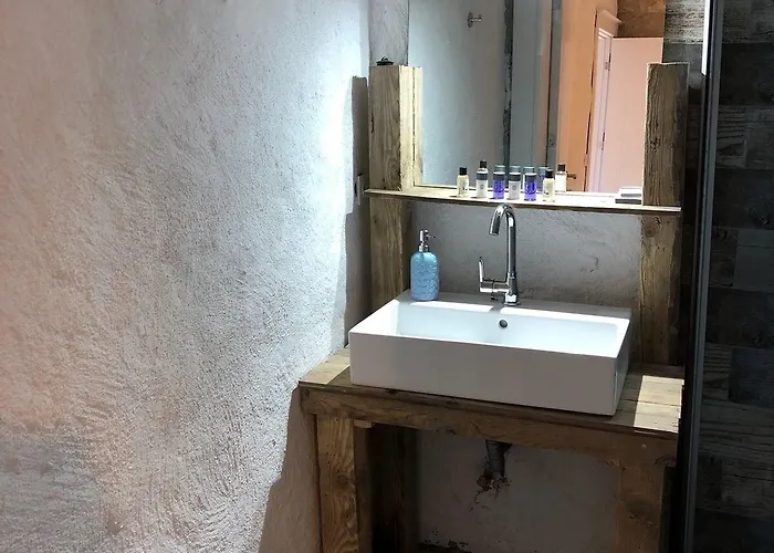 Отель Livan Deluxe